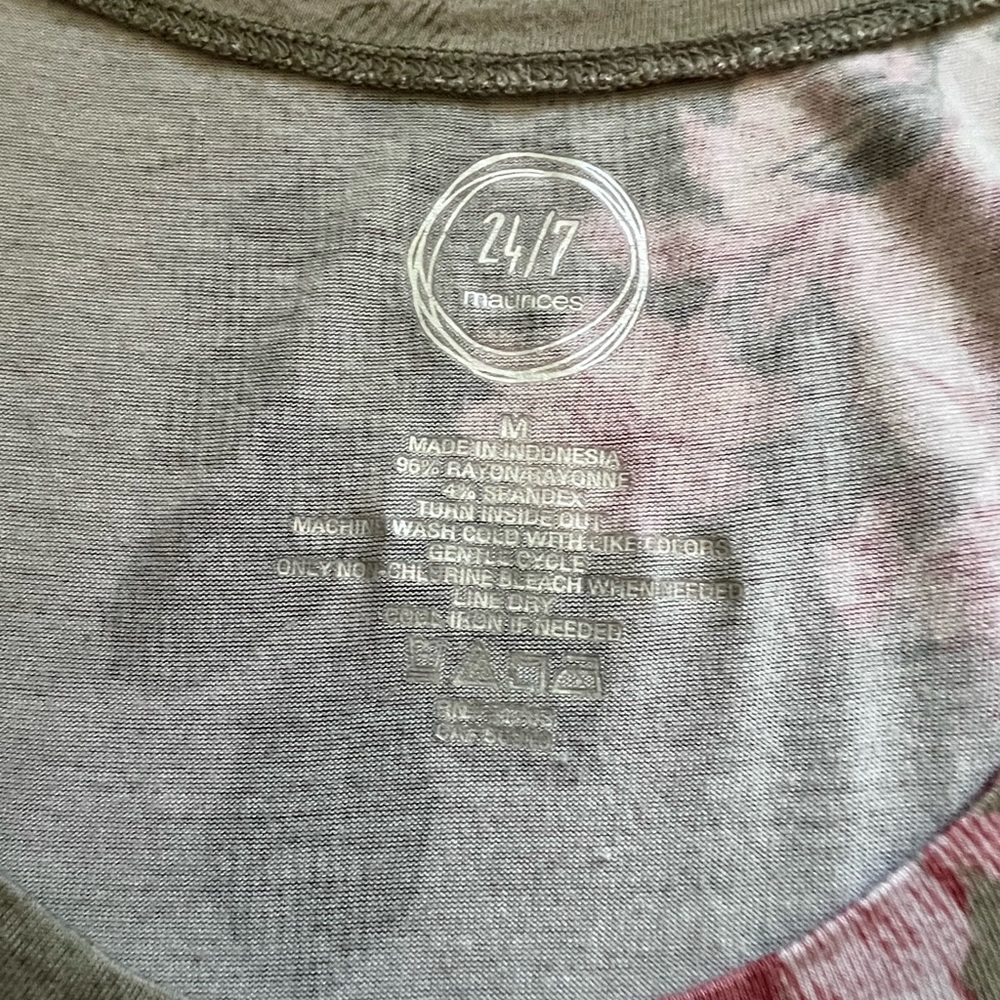 MAURICES FLORAL SLEEVELESS TOP - Picture 2 of 2